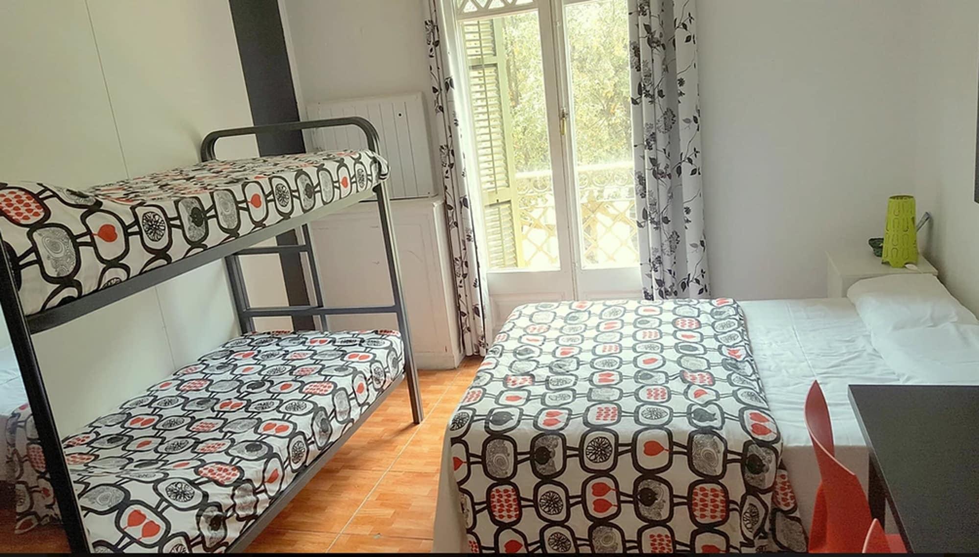 Diagonal House Hostel *