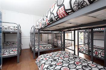 Diagonal House Hostel *