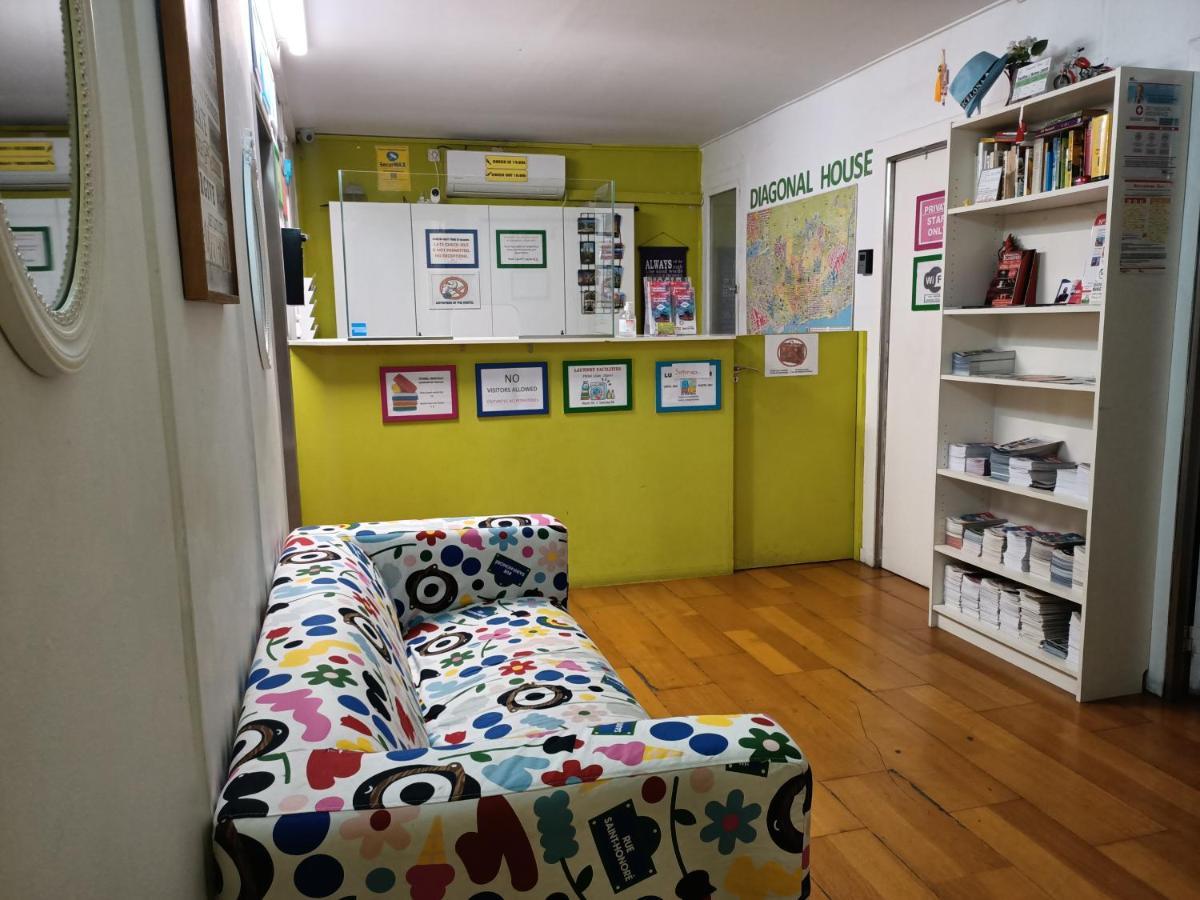 Diagonal House Albergue *